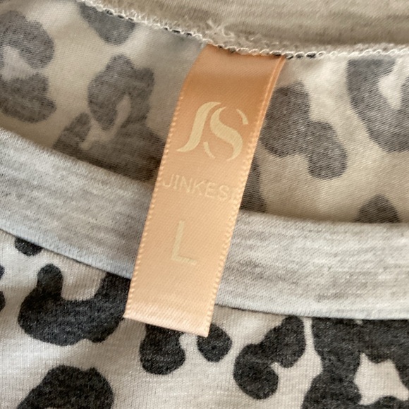 Jinkesi leopard print gray relaxed fit tee size L NWOT - Picture 3 of 3